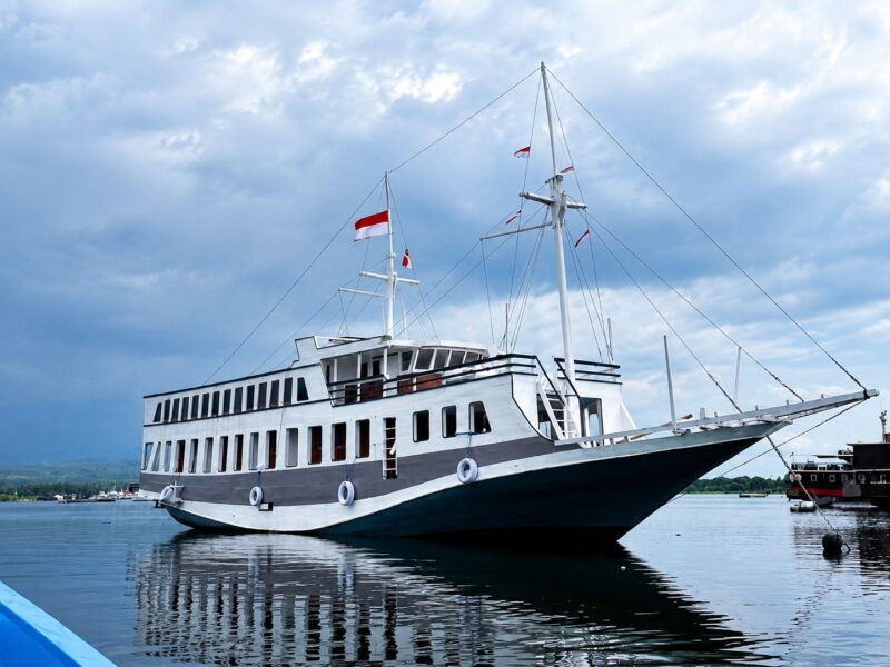 KLM Nur Amira phinisi boat for the Lombok to Labuan Bajo Komodo open trip
