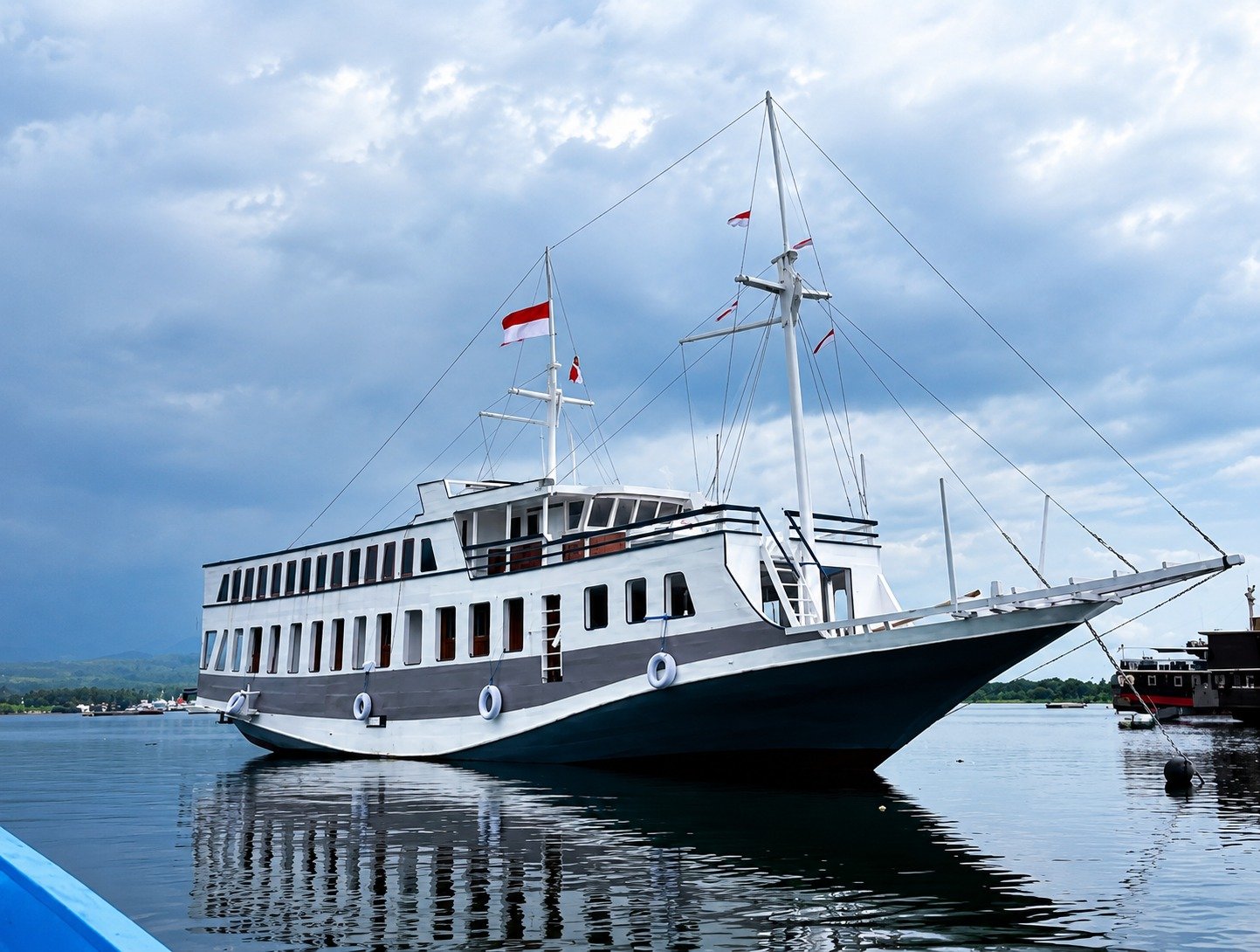 KLM Nur Amira phinisi boat for the Lombok to Labuan Bajo Komodo open trip