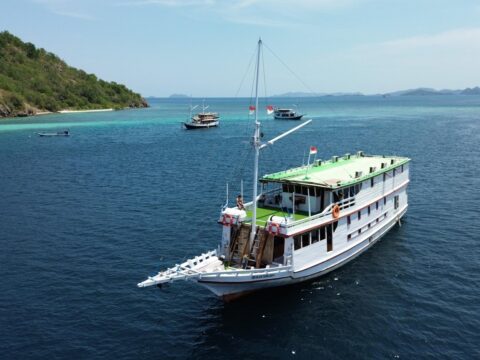 KLM Fajar Fadillah — KLM Fajar Fadillah in Komodo waters