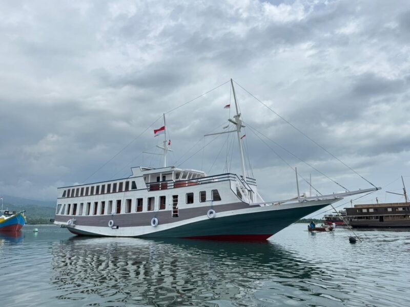 KLM Nur Amira — KLM Nur Amira at sea